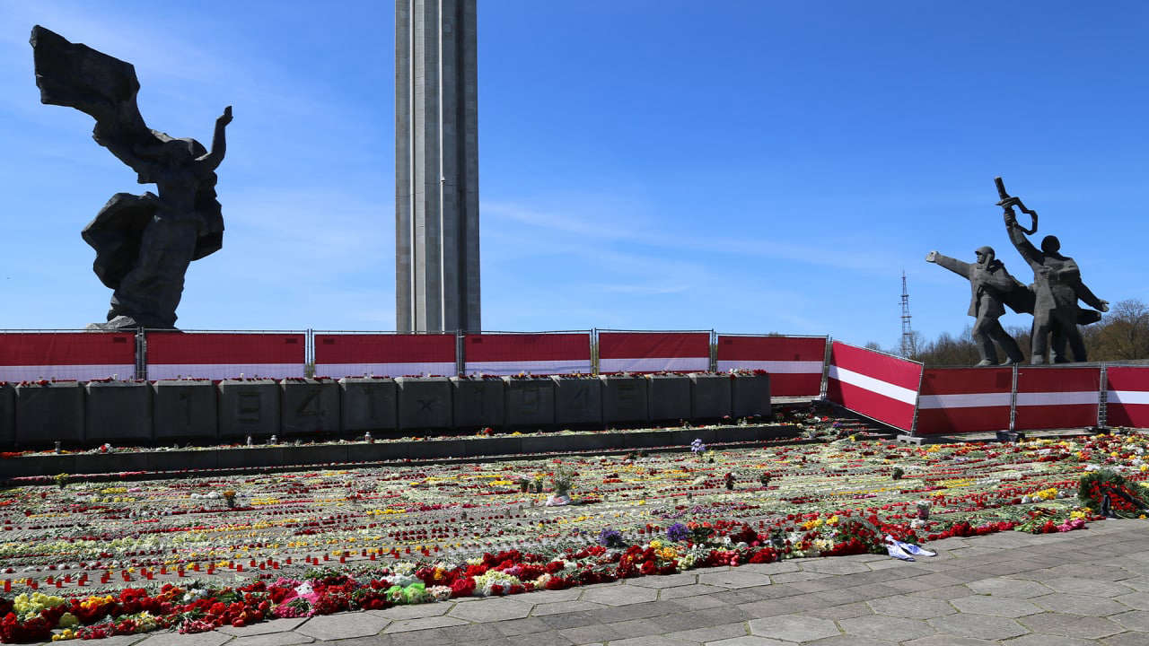 Власти Латвии собираются снести памятник советским воинам в Риге