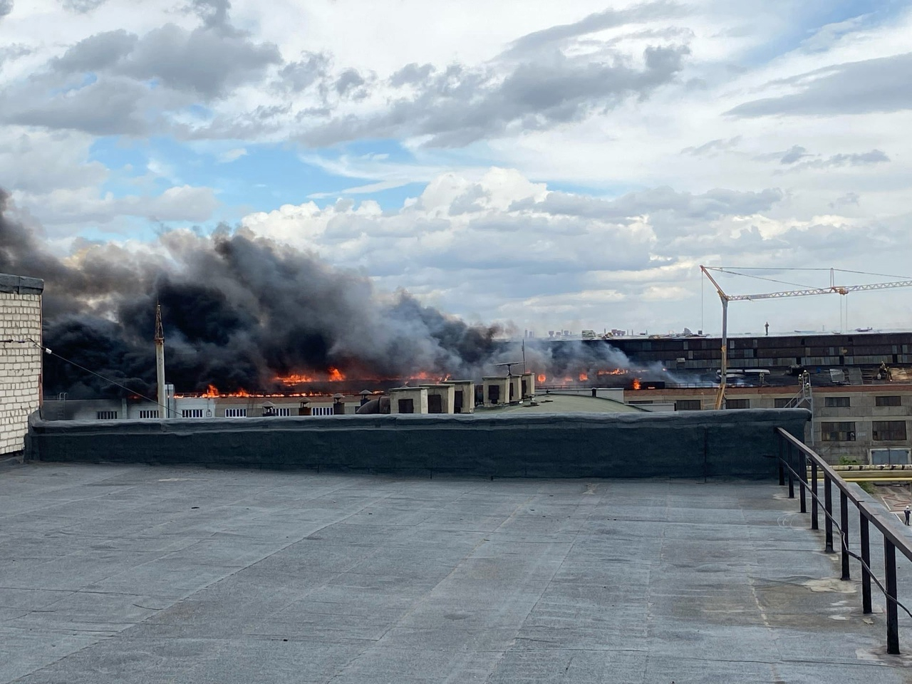 В Свердловской области на заводе разгорелся пожар