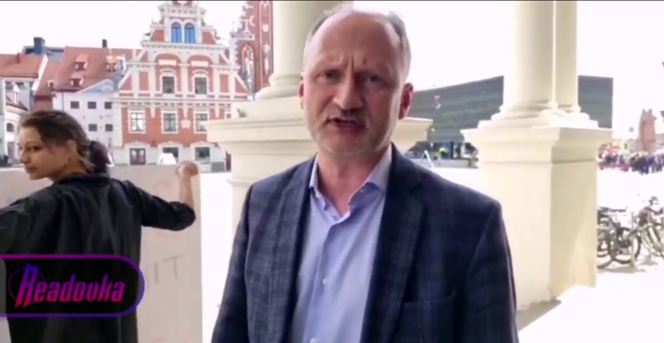 Площадь в Риге полностью блокировали, чтобы не допустить митингующих к зданию гордумы