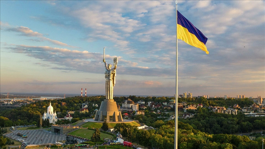 В Киеве автовладельцам приходится ждать по 9 часов, чтобы заправить свою машину