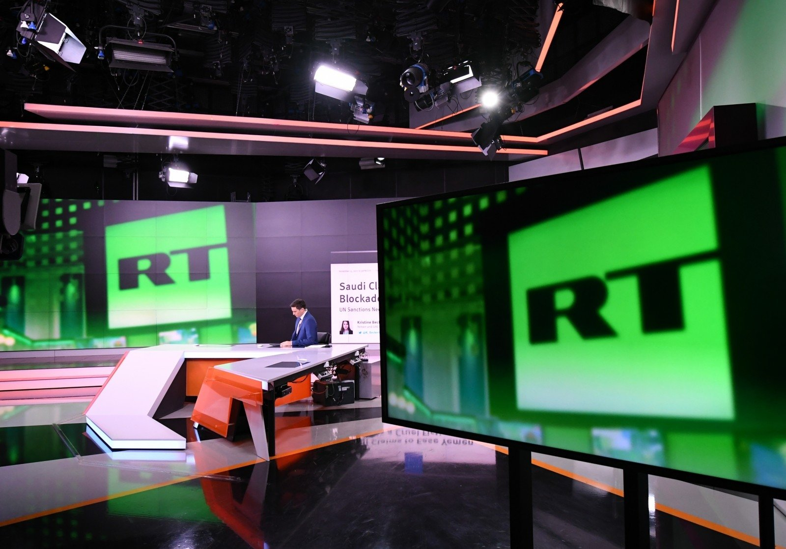 СКР возбудил уголовное дело по факту ранения журналистов RT в результате обстрела