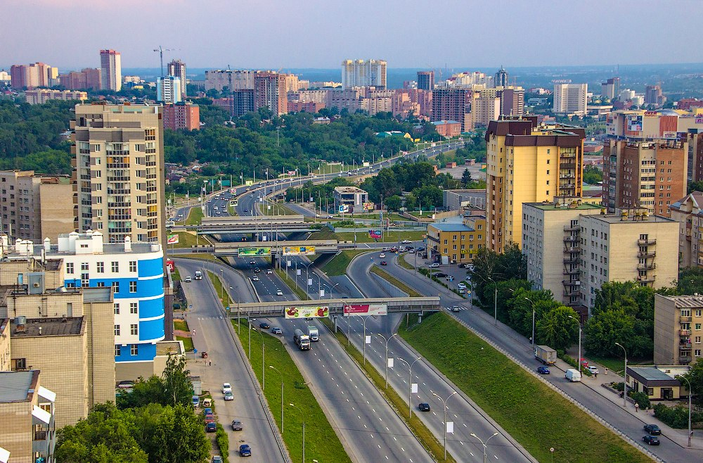 Под Новосибирском загорелся химзавод
