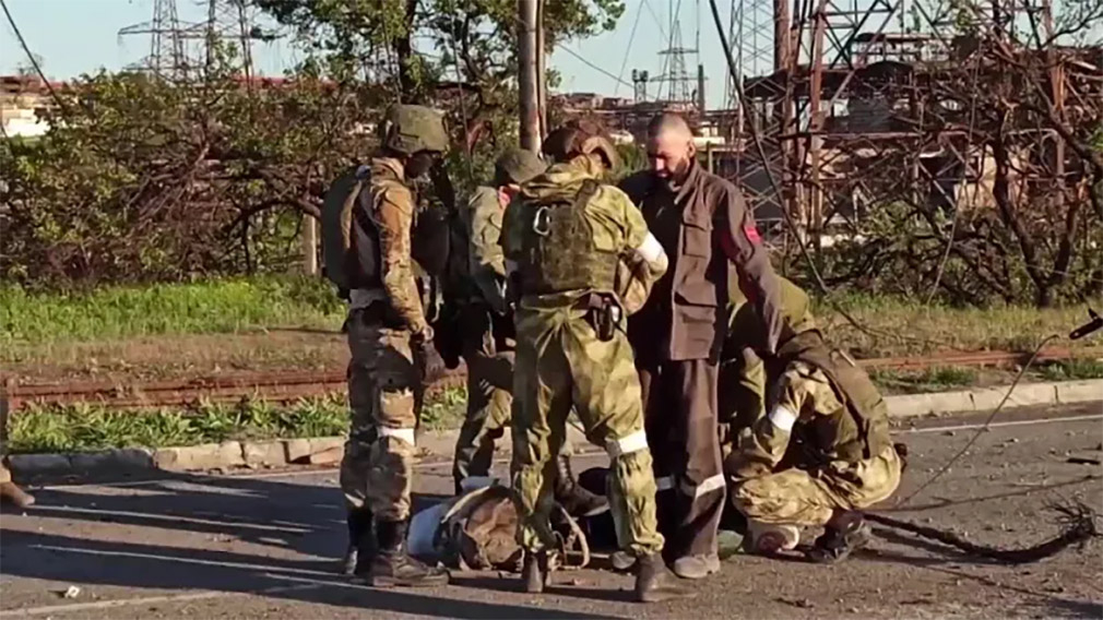 Боевики нацбатальона «Азов» сдались в плен без условий