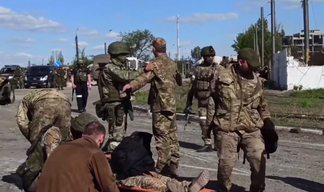 В плен сдались более 900 боевиков из «Азовстали»
