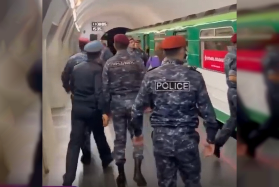 Армянская оппозиция заблокировала работу ереванского метрополитена