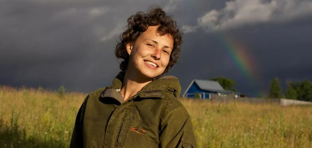 «Пора возвращаться домой»: Юлия Чичерина поучаствовала в установке первого билборда в Таврии