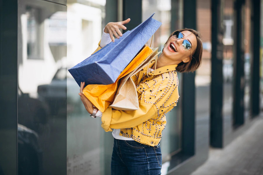 Россияне едут одеваться в Zara в страны СНГ, туроператоры пытаются на этом заработать