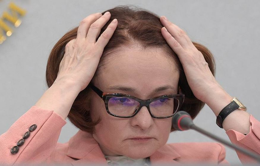 Центробанк начал скупать валюту, чтобы ослабить рубль