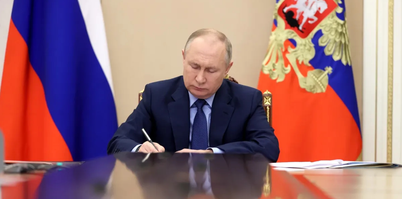 Путин подписал указ о снижении требования по продаже валютной выручки экспортеров