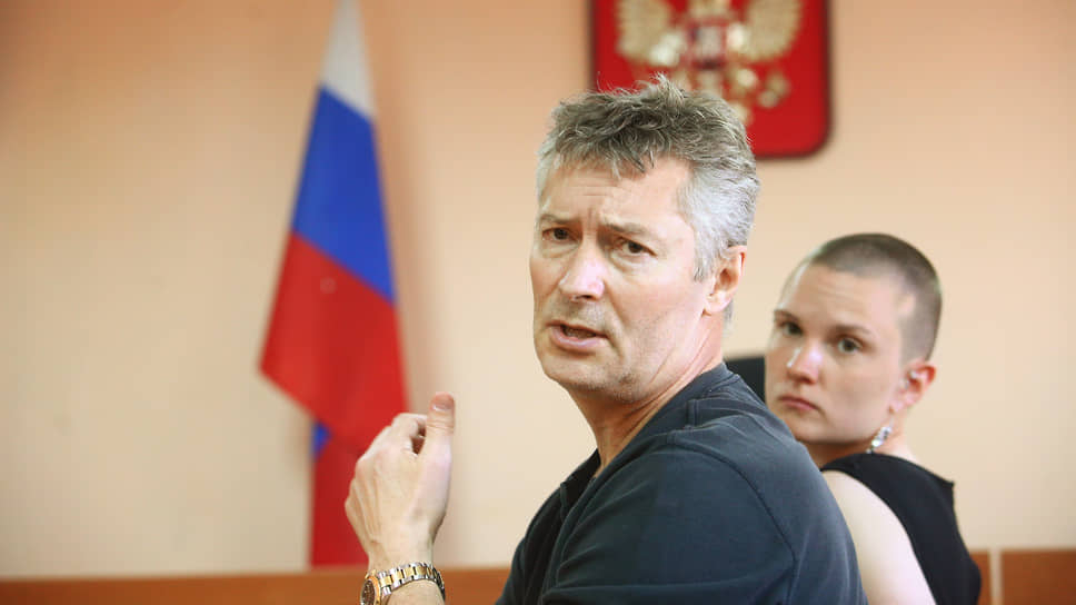 Суд оштрафовал Евгения Ройзмана за негативное высказывание в адрес Лаврова
