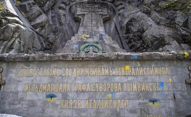 В Швейцарии вандалы снова осквернили памятник Суворову