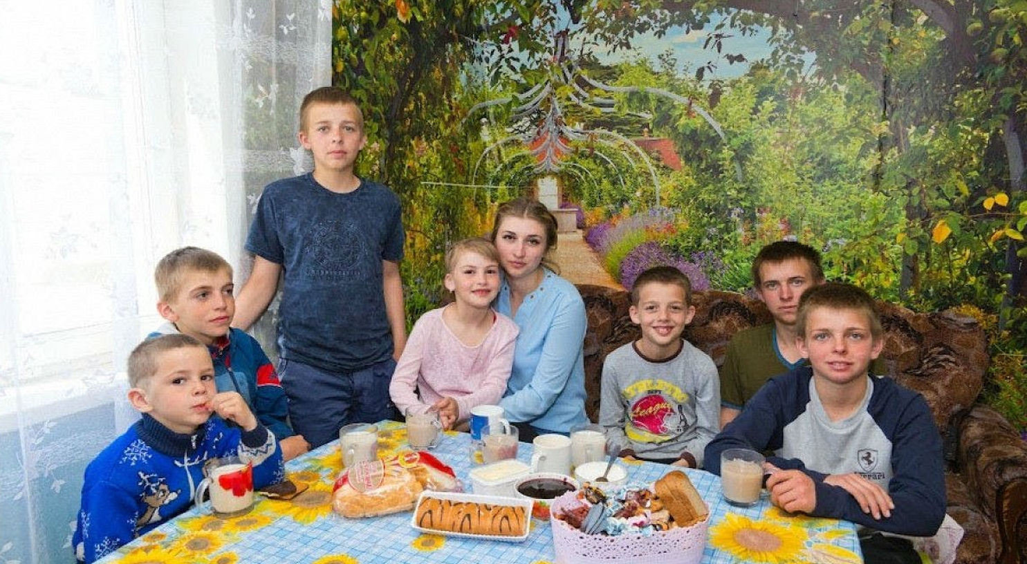 Как сегодня живет Кристина Евтушенко, которая в 18 лет усыновила пятерых братьев и сестру