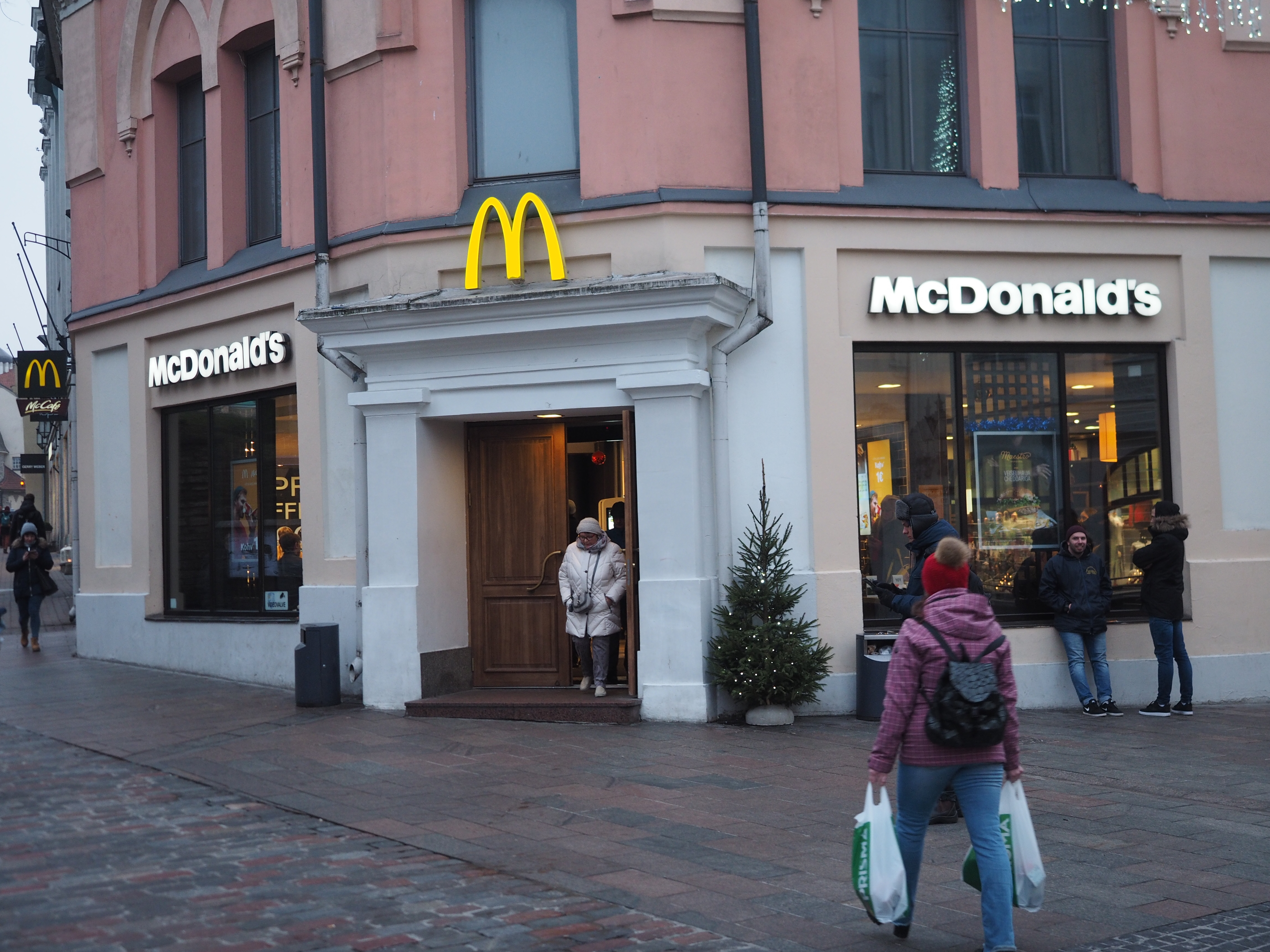 Собянин: ресторанах McDonald's под новым брендом будет привычное меню