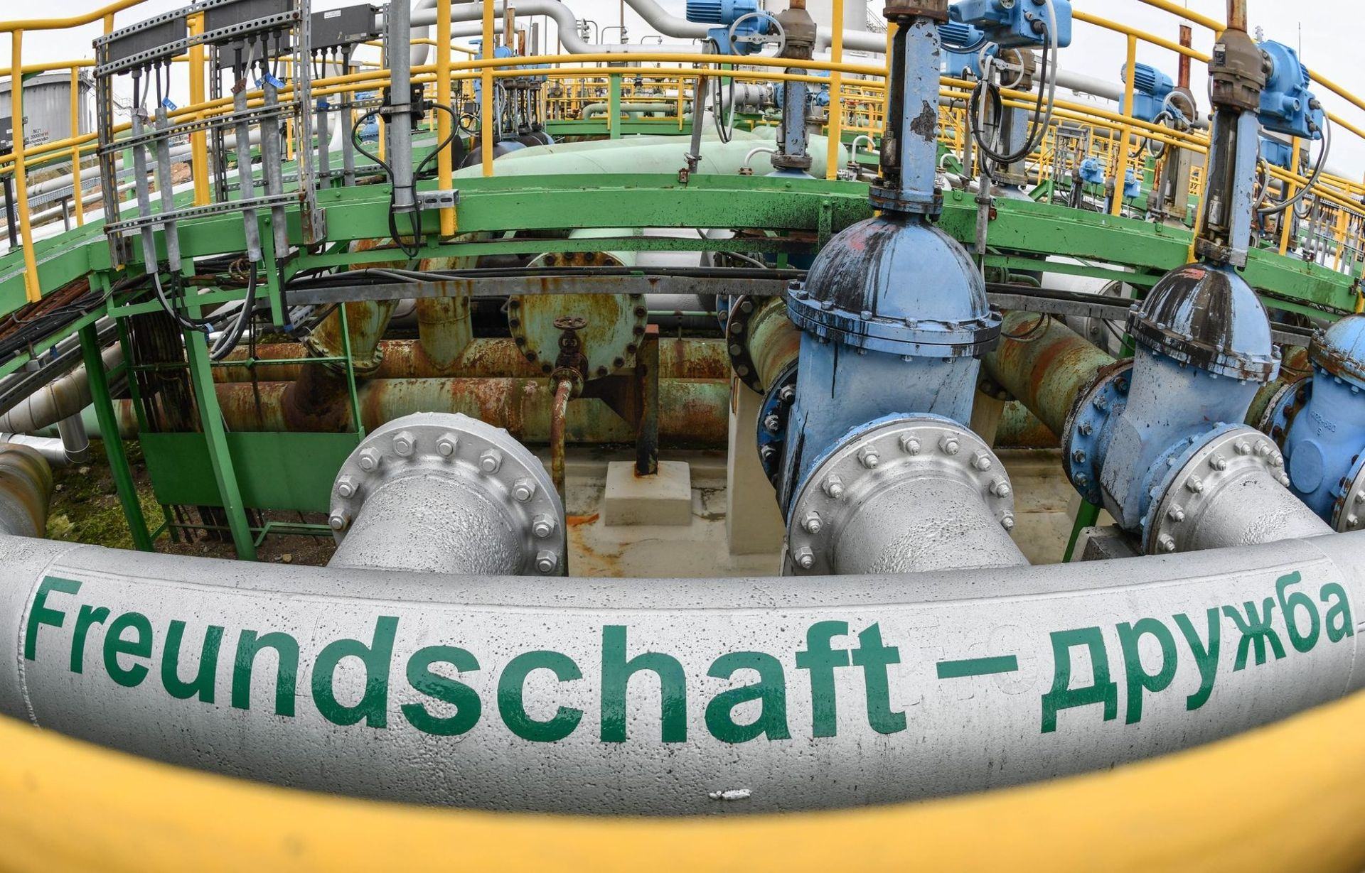 ЕС освобождает трубопроводную нефть от российского эмбарго