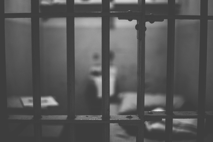 Двое сотрудников читинской колонии отправятся в тюрьму за пытки электрошокером