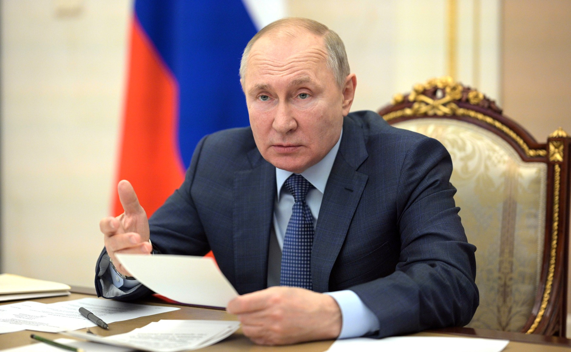 Путин постановил за 5 лет привести «в нормативное состояние» 85% опорной сети дорог России