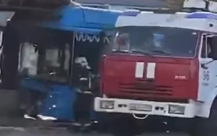В московских Химках пассажирский автобус снес остановку