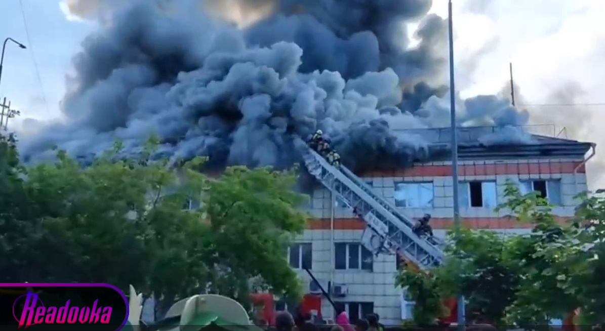 В центре Тюмени крупный пожар
