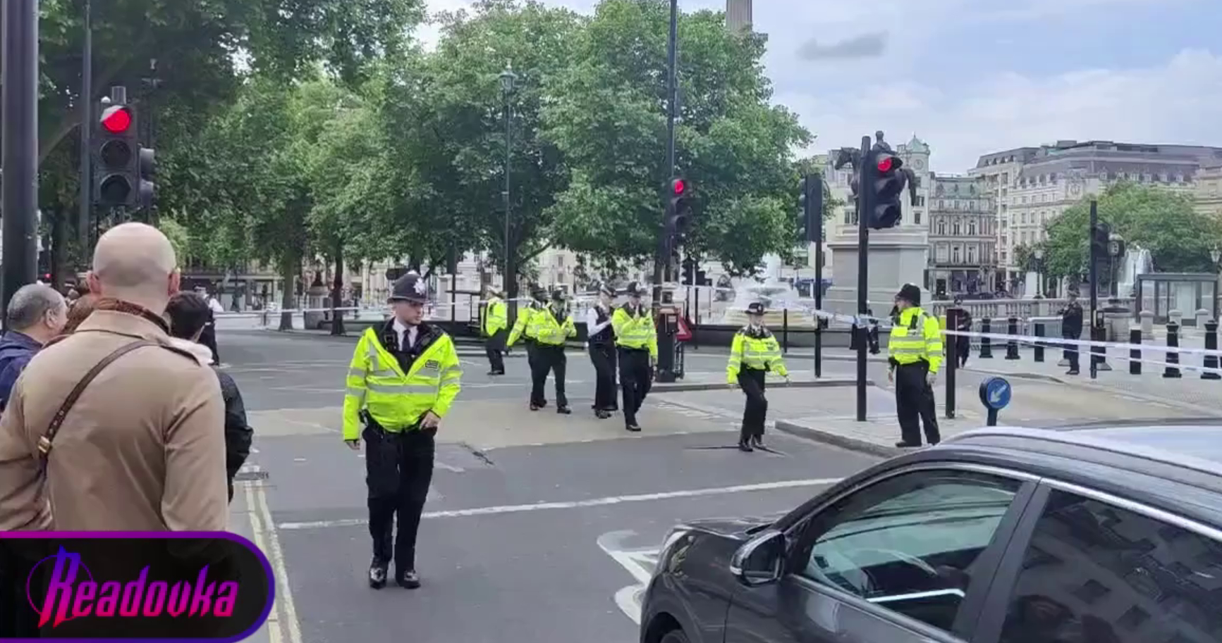 В центре Лондона полицейские после обнаружения подозрительного предмета произвели контролируемый взрыв