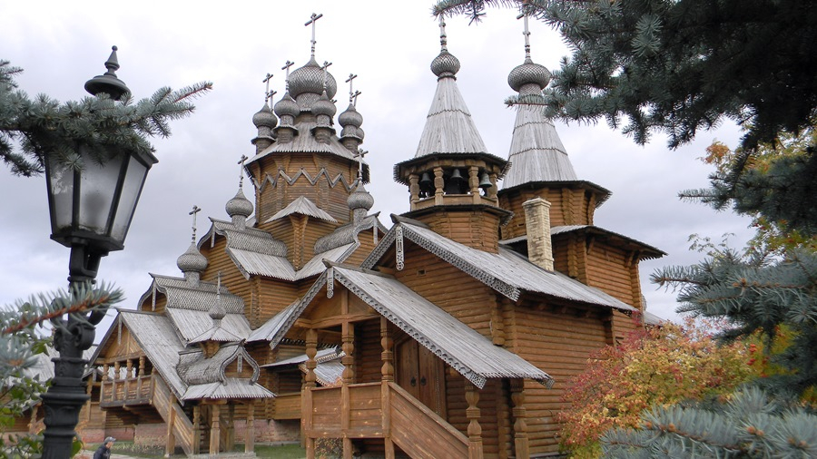 Всехсвятский скит Святогорской лавры в ДНР полностью сгорел