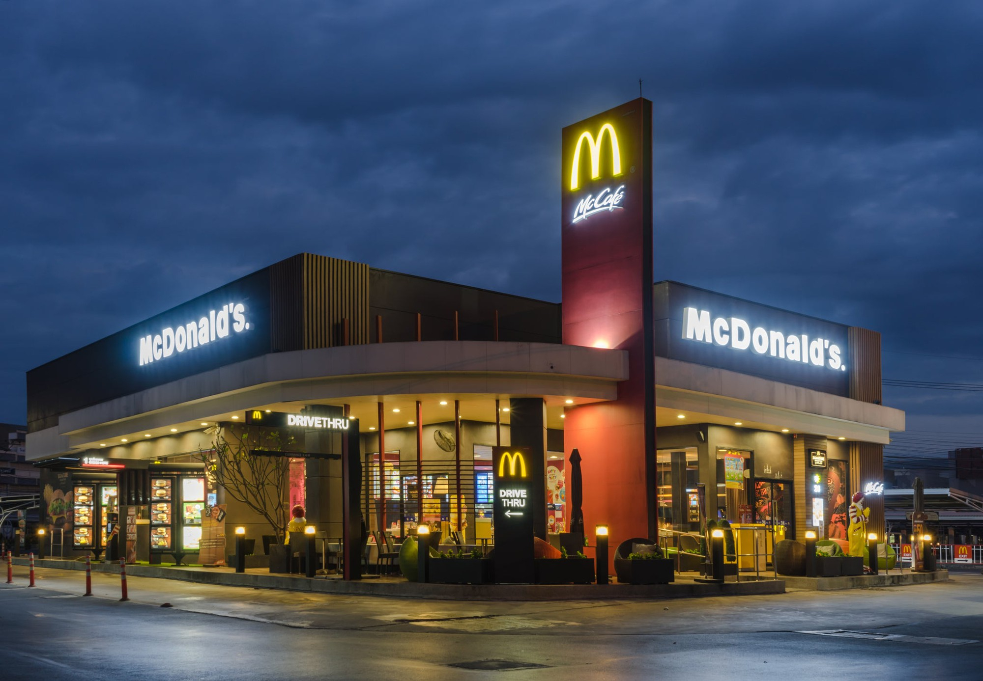 Уход McDonald's из России принес рост оборота у конкурентов до 40%