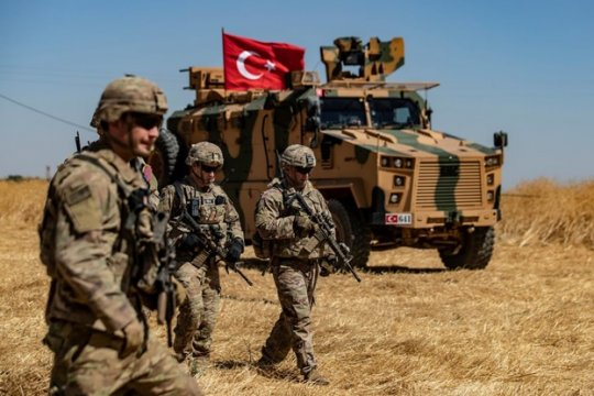 ВС Турции перебрасывают дополнительные силы на границу с Сирией
