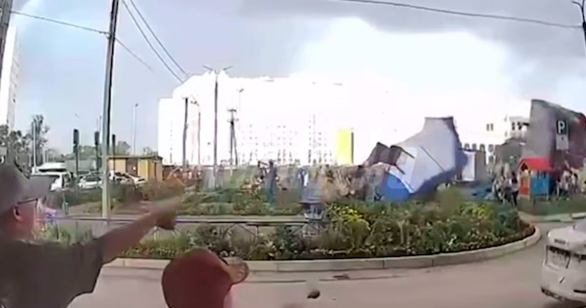 В Уфе ураган снес надувной батут вместе с детьми