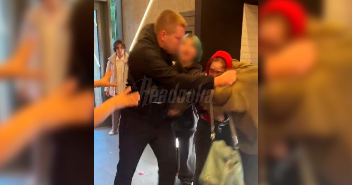 В петербургской шаурмичной кассирша и ее муж избили посетителей
