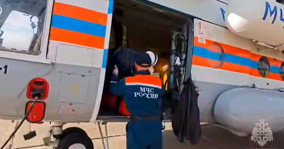 Мужчину с бочкой унесло в Охотское море