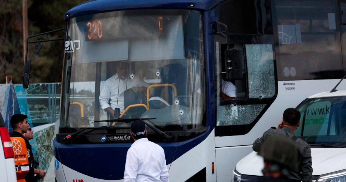 Двое неизвестных расстреляли пассажирский автобус в Иерусалиме