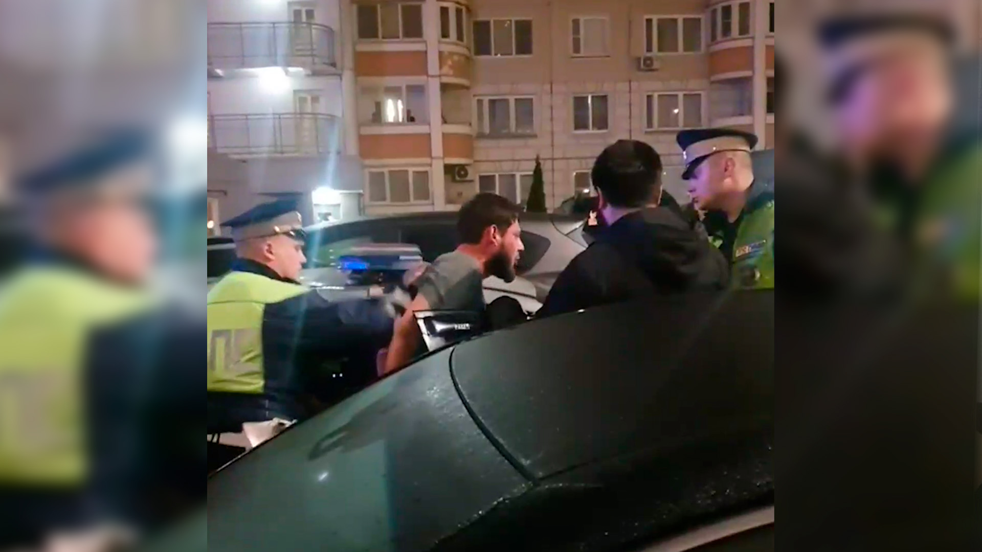 Пьяный мигрант разгромил соседские машины в Балашихе