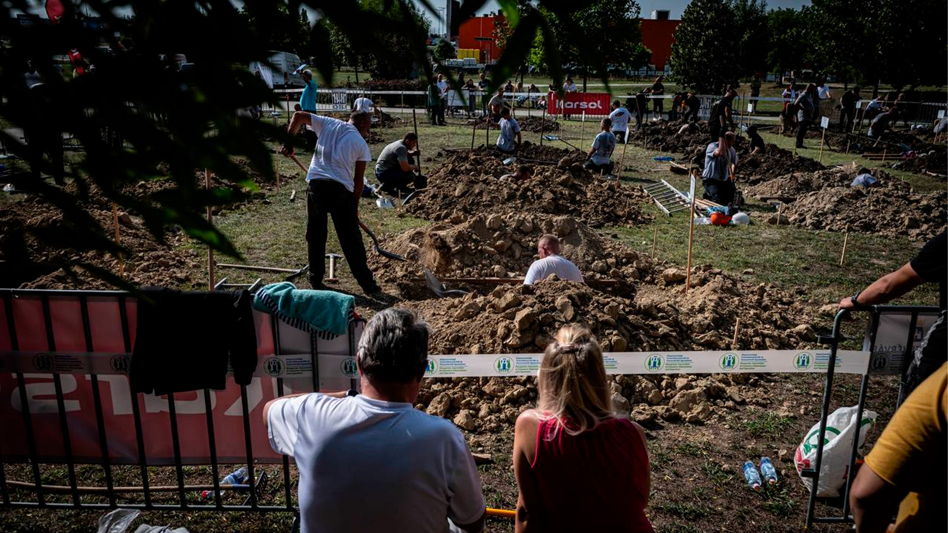 Россияне заняли последнее место в конкурсе по рытью могил