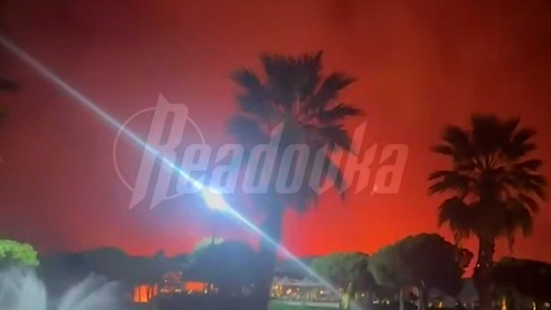 Россиян начали эвакуировать из турецких отелей из-за подступающего пожара