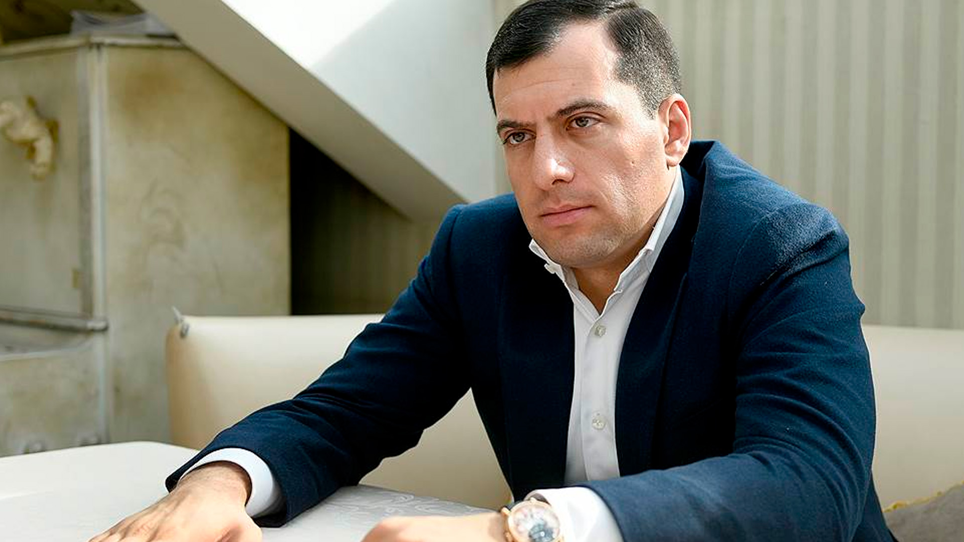 Экс-чиновника Росреестра по Петербургу нашли мертвым в консульстве Армении