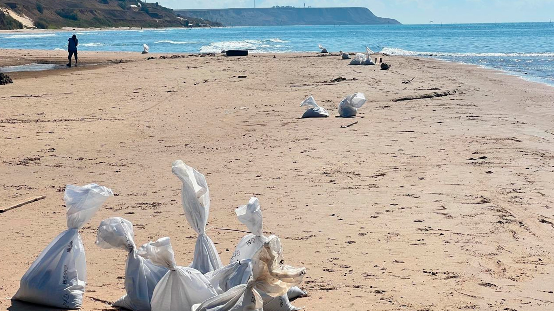 Работы по очистке дна от мазута полностью завершили в Анапе и Темрюкском районе