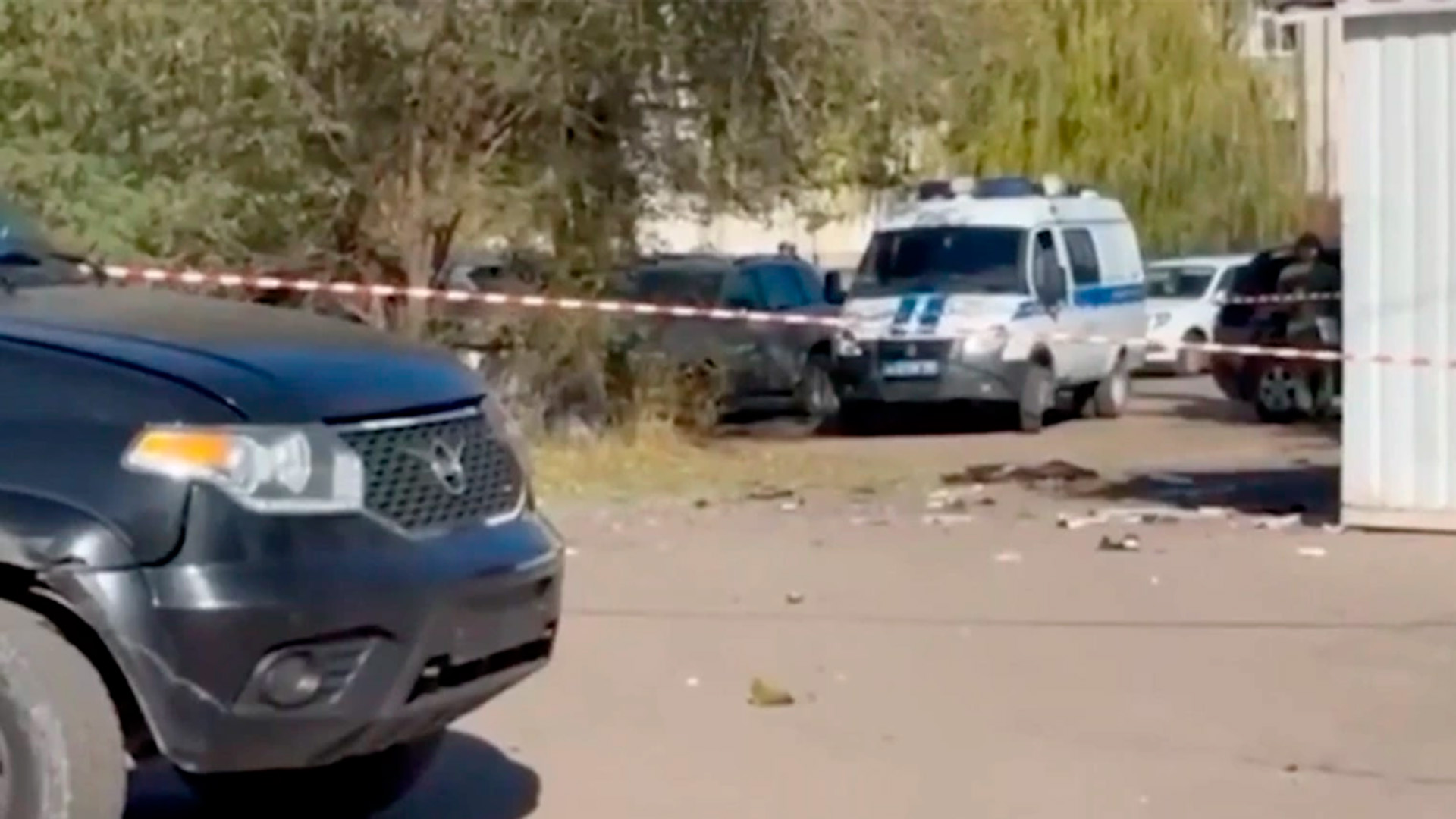 Умер мужчина, пнувший колонку со взрывчаткой в Луганске