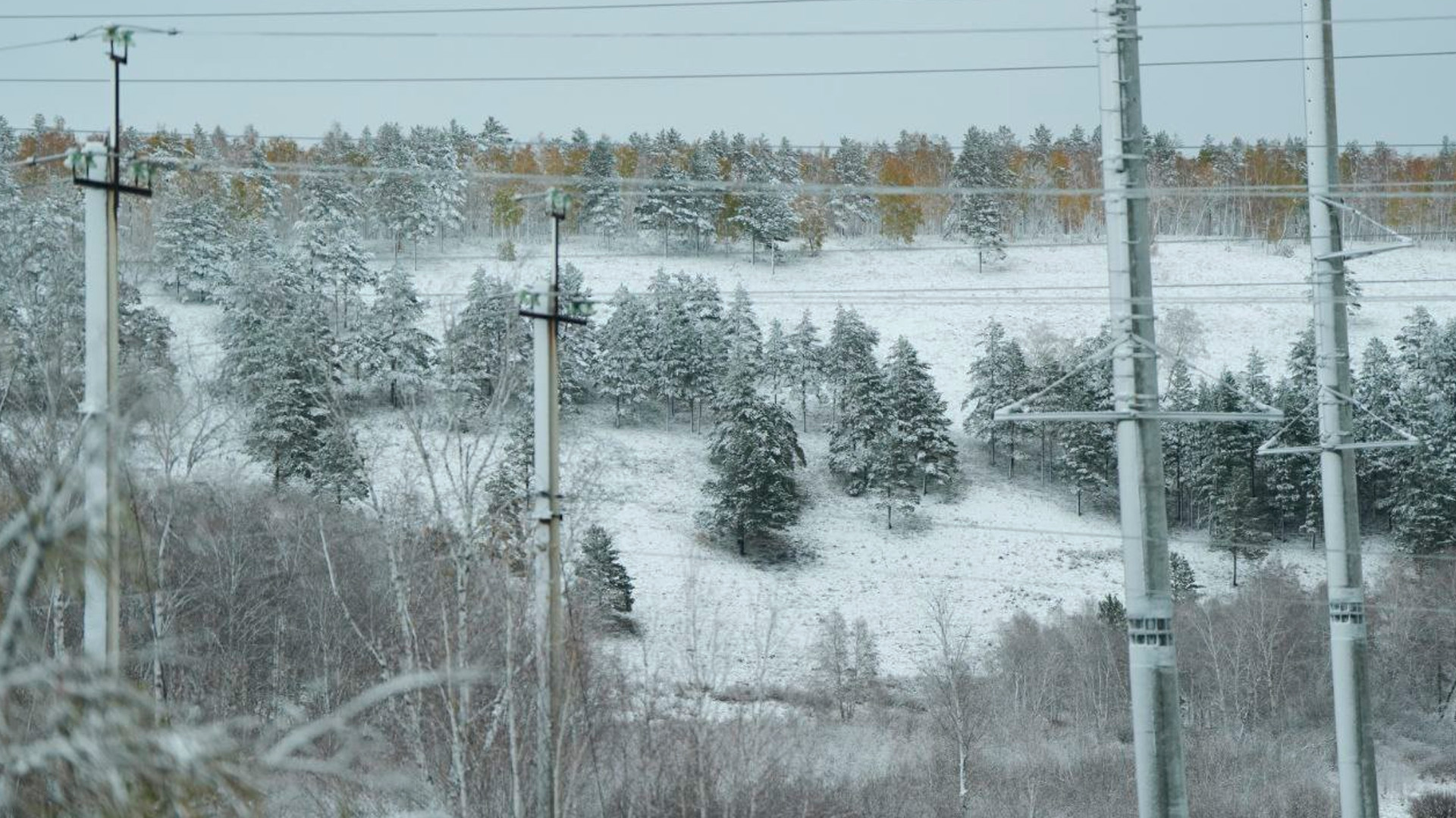 Почти 5 тыс домов остались без света из-за снегопада в Иркутской области