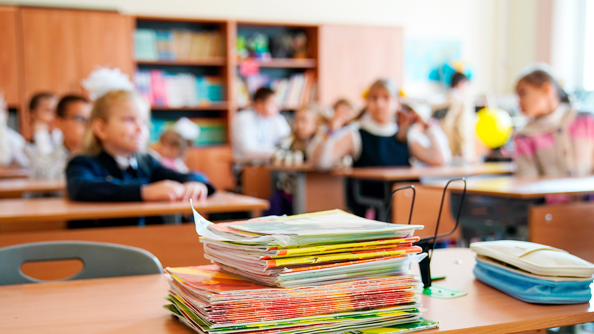 Минпросвещения дало детям мигрантов шанс пересдать тест по русскому языку