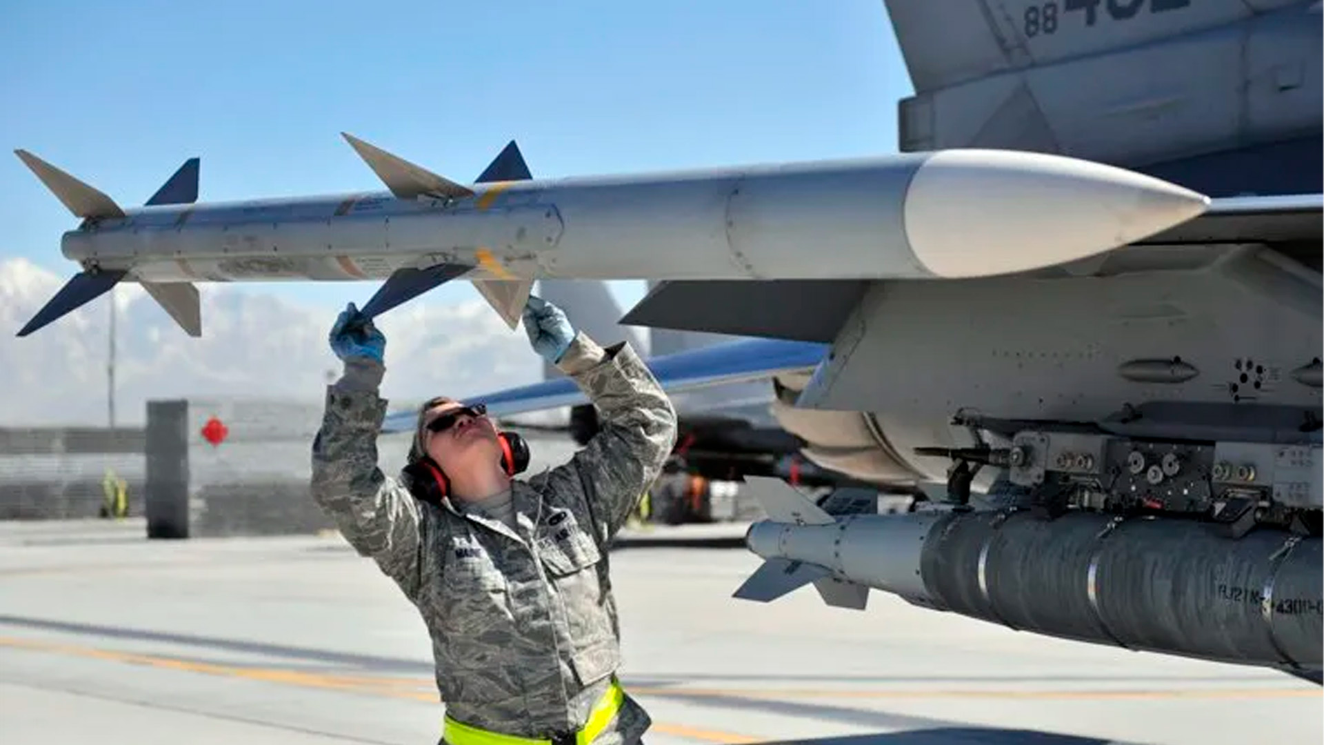 FT: США уже несколько месяцев помогают Украине бить вглубь России