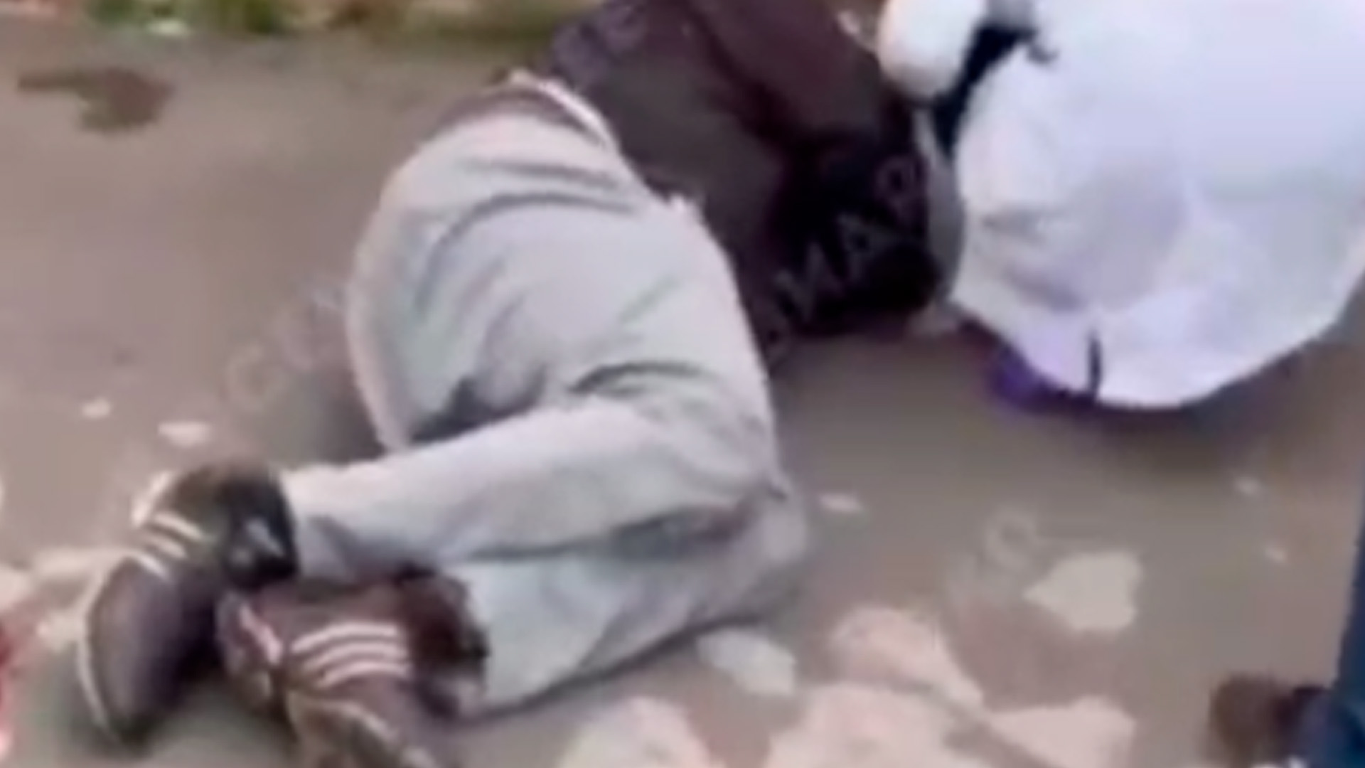 На Украине мужчина выпрыгнул из окна военкомата и переломал ноги