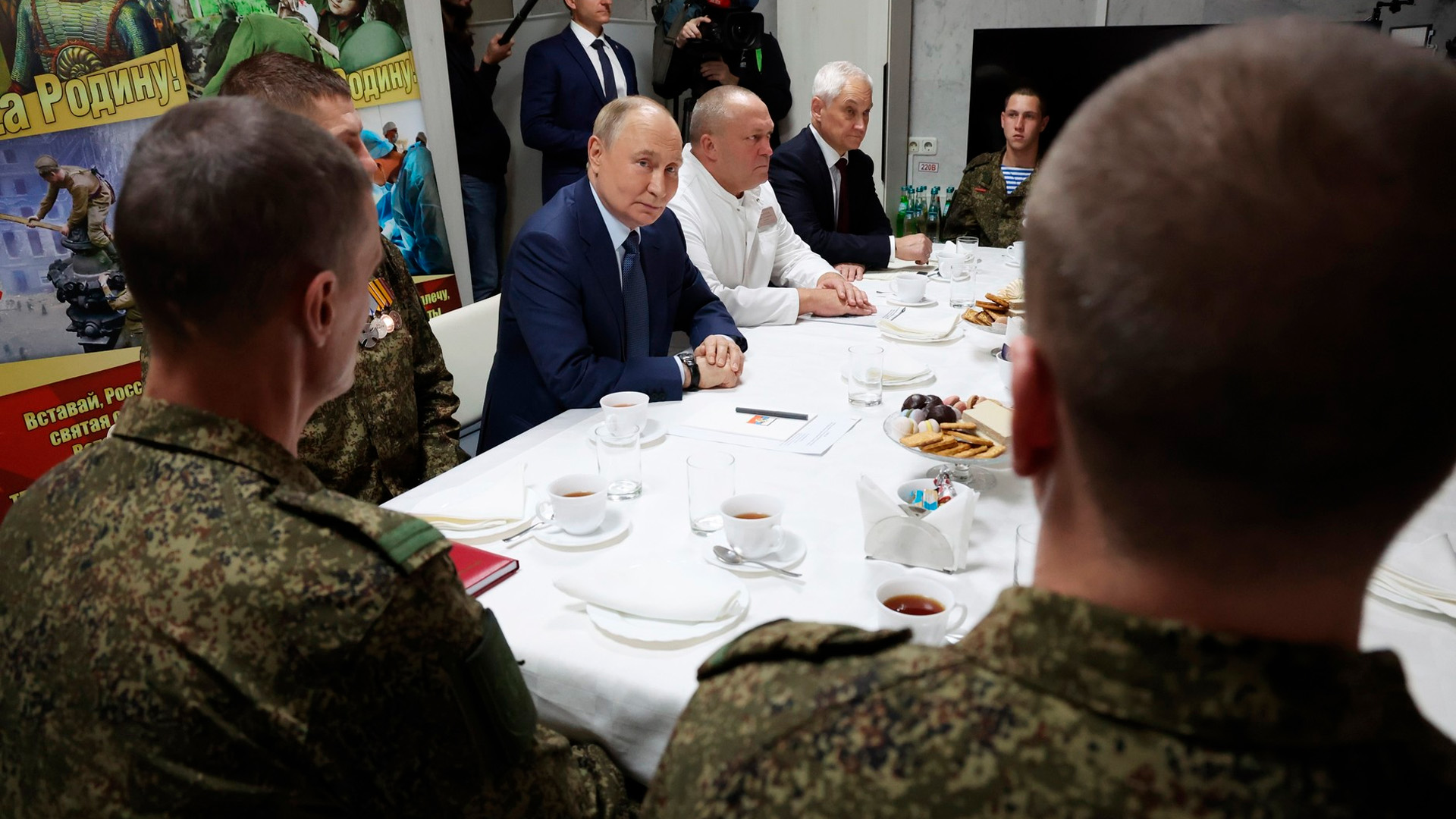 Путин поведал русским бойцам о «Буревестнике» и новом комплексе «Посейдон»