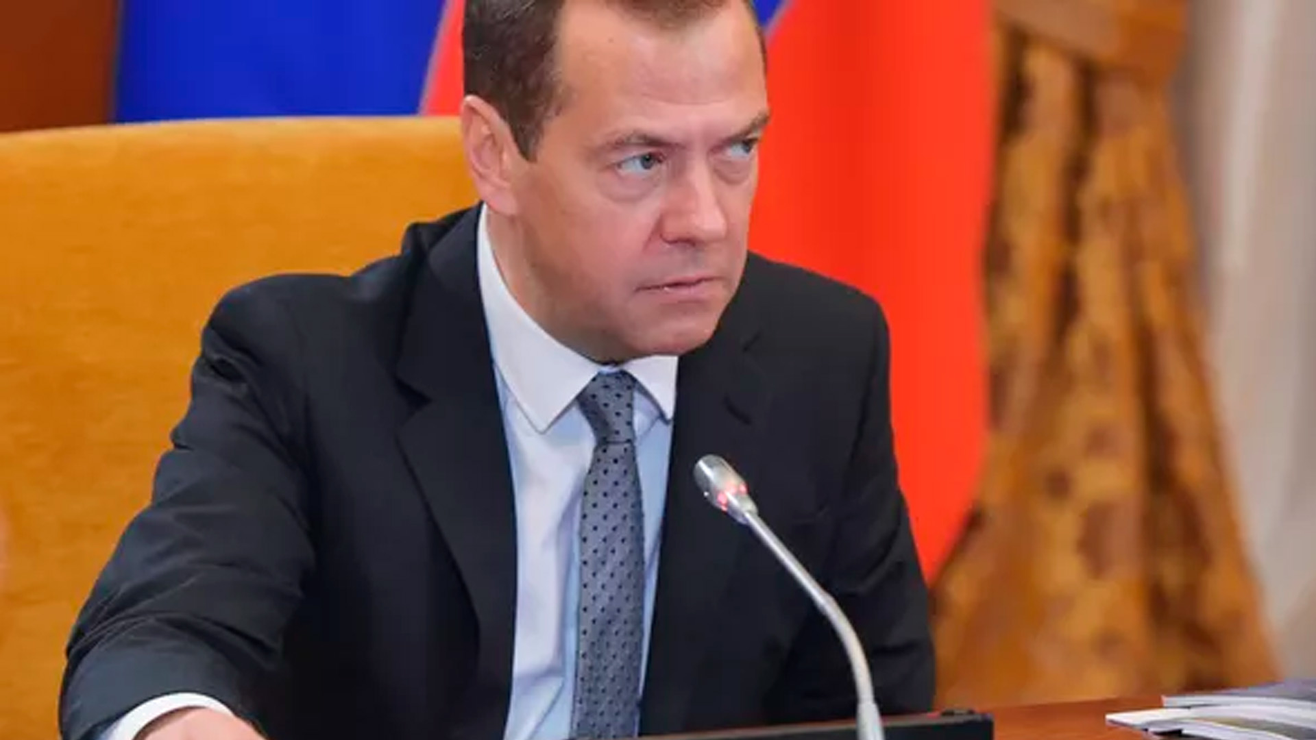 Медведев: Трамп встал на путь войны с Россией, отменив встречу в Будапеште