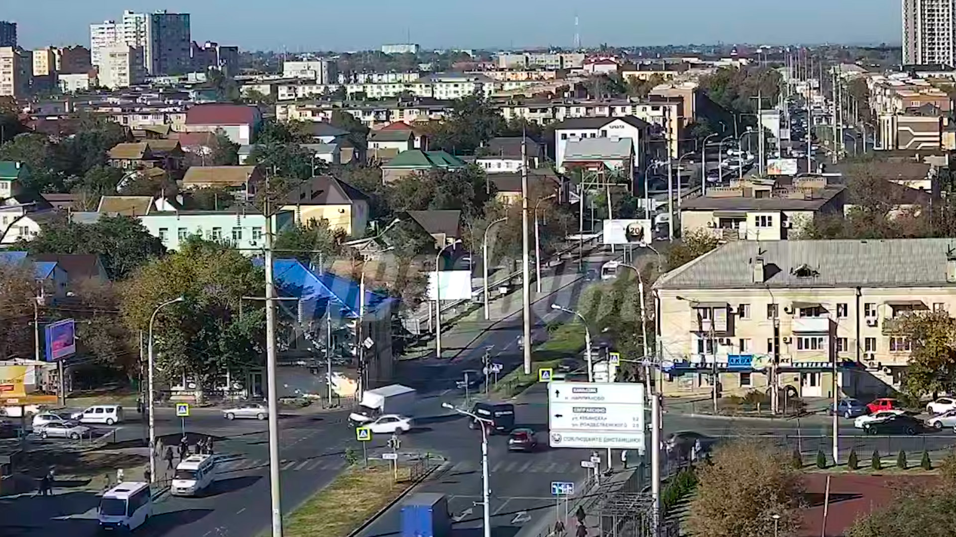 Появился момент тарана «Газели» в толпу людей в Астрахани