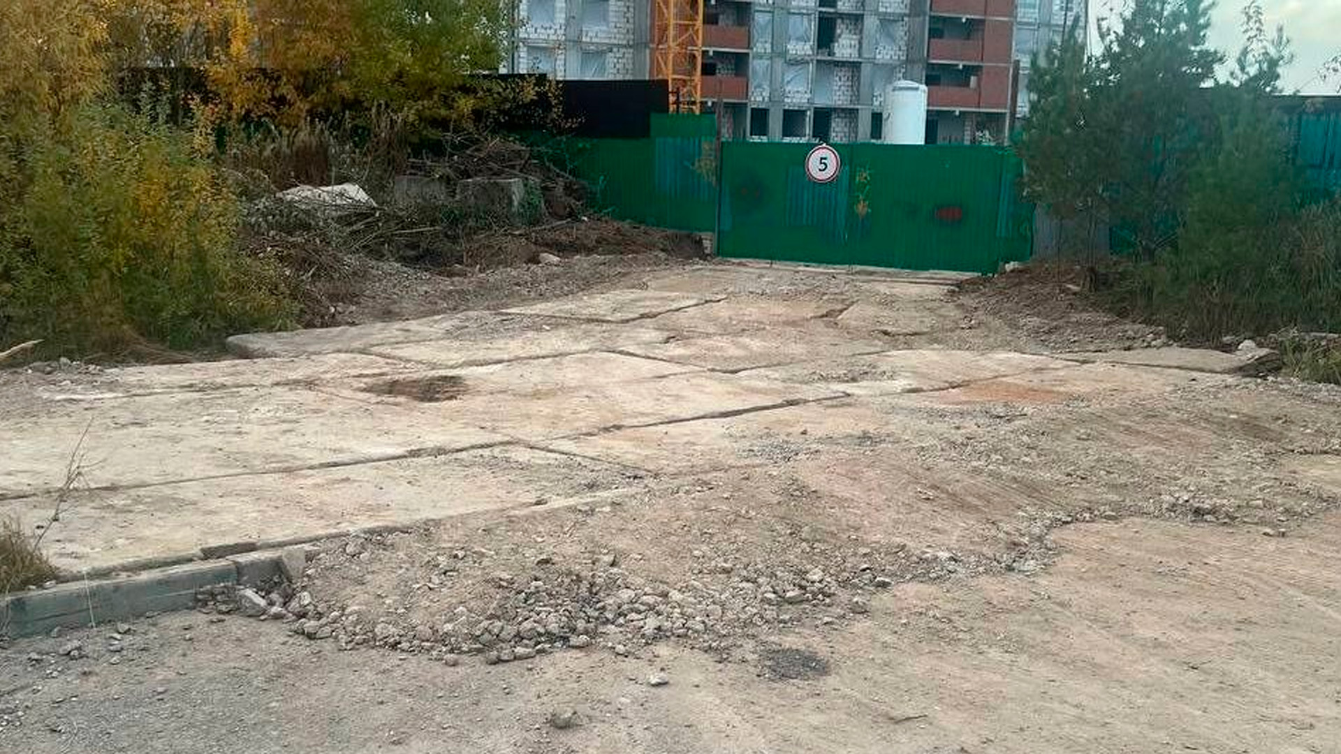 У жителей Перми отняли детскую площадку ради проезда техники застройщика