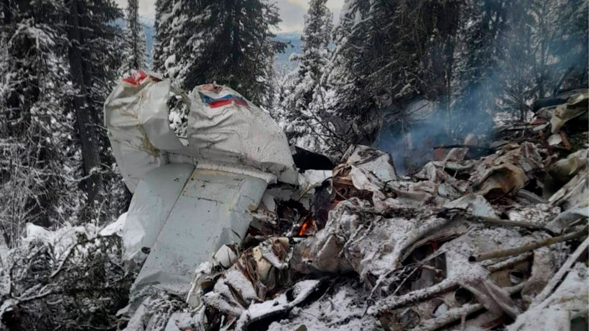 Один человек погиб при жесткой посадке самолета Ан-2 на юге Красноярского края
