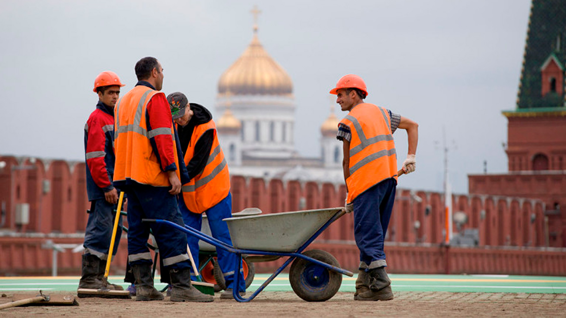 Минтруд РФ предложил увеличить на 20% квоту для мигрантов в 2026 году