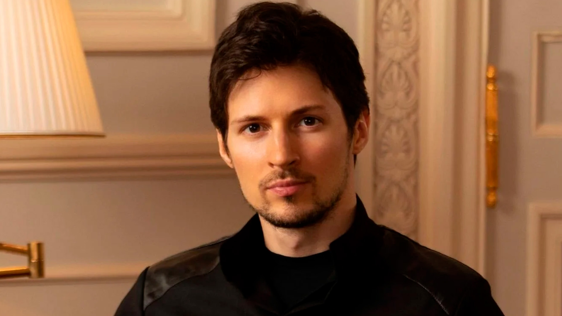 Дуров предложил выкупить украденные из Лувра экспонаты