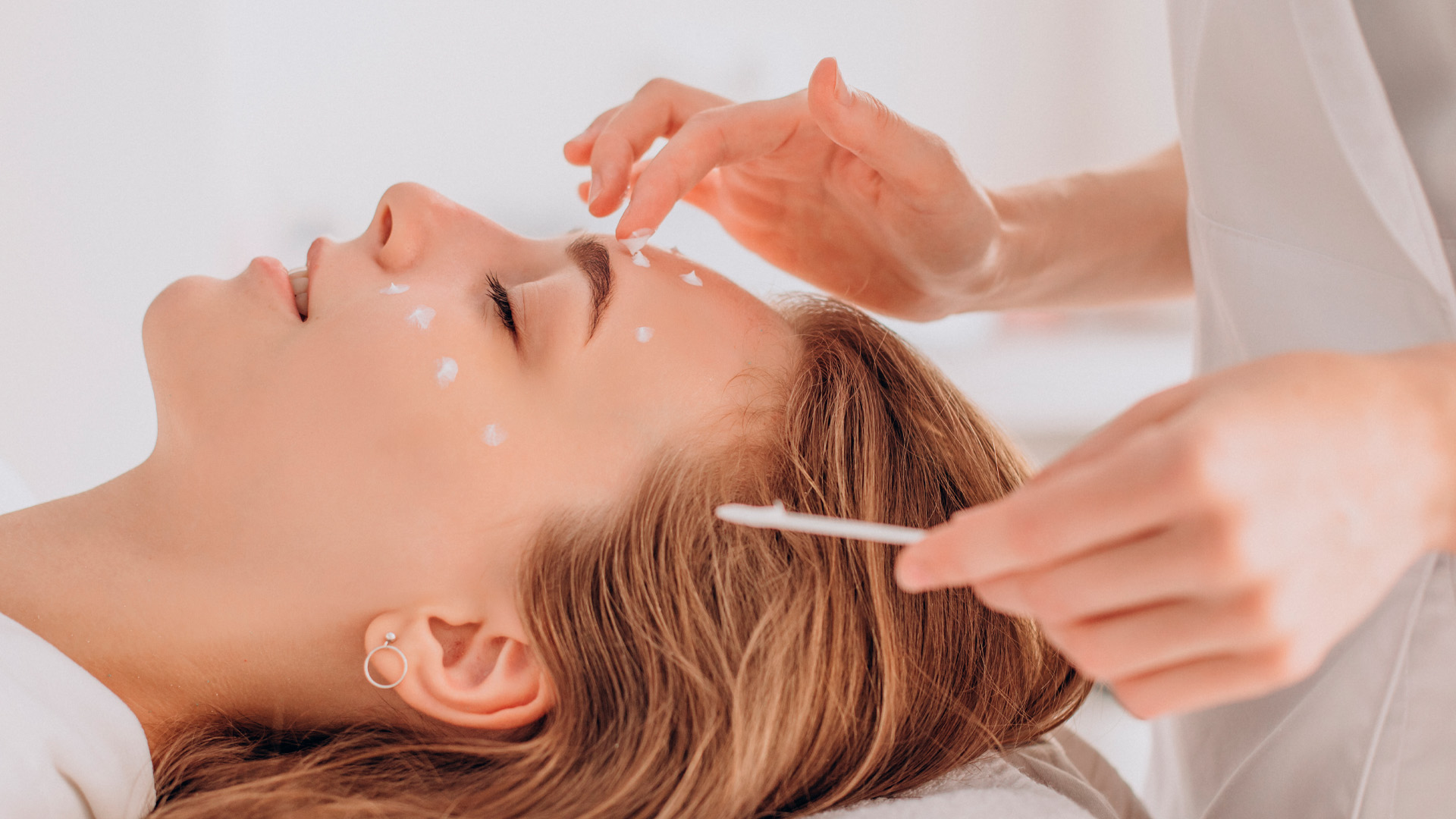 Косметолог указала на риски чрезмерного использования ретинола