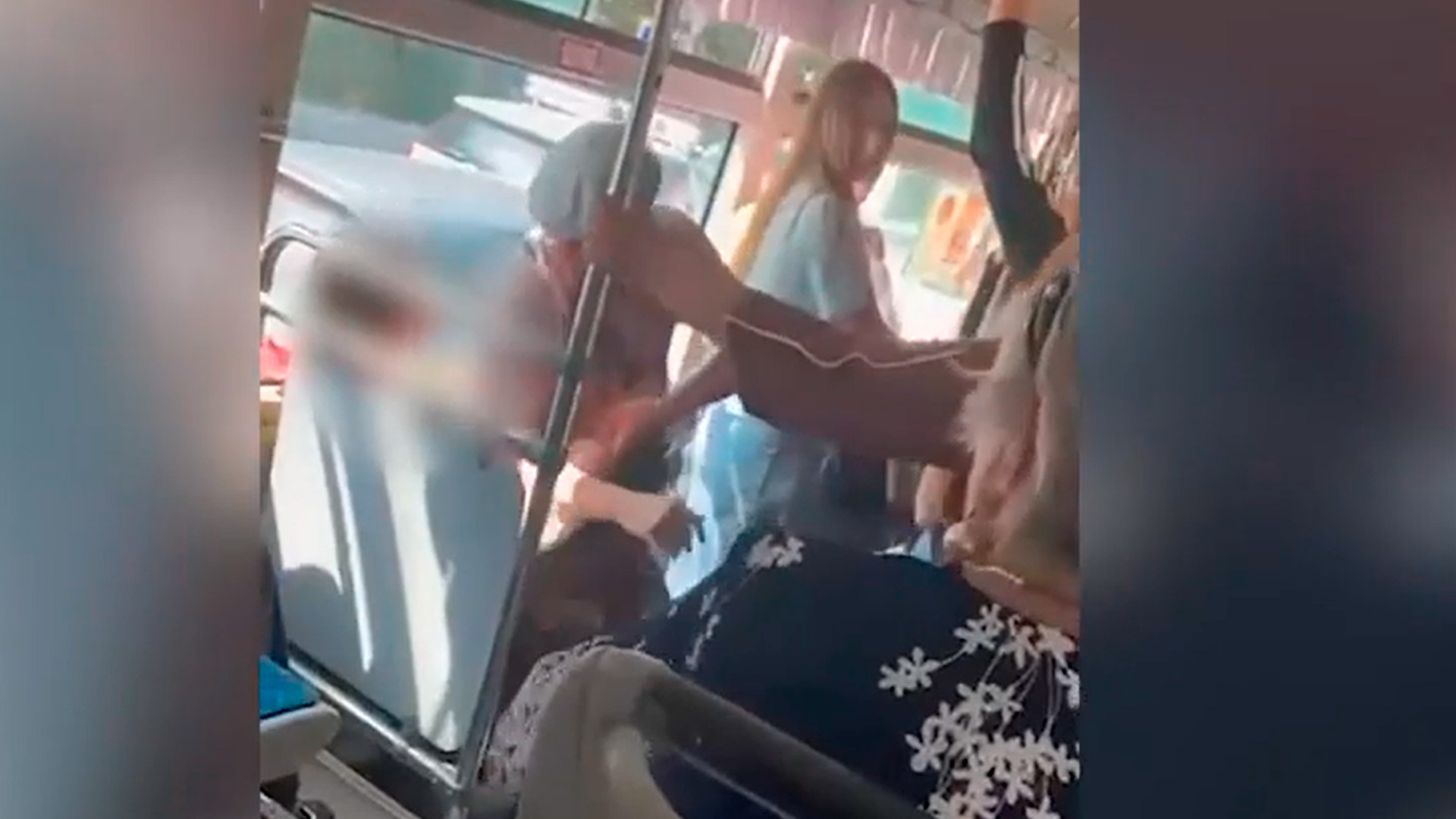 В Находке задержали пенсионера, прыгавшего на коленях школьницы в автобусе