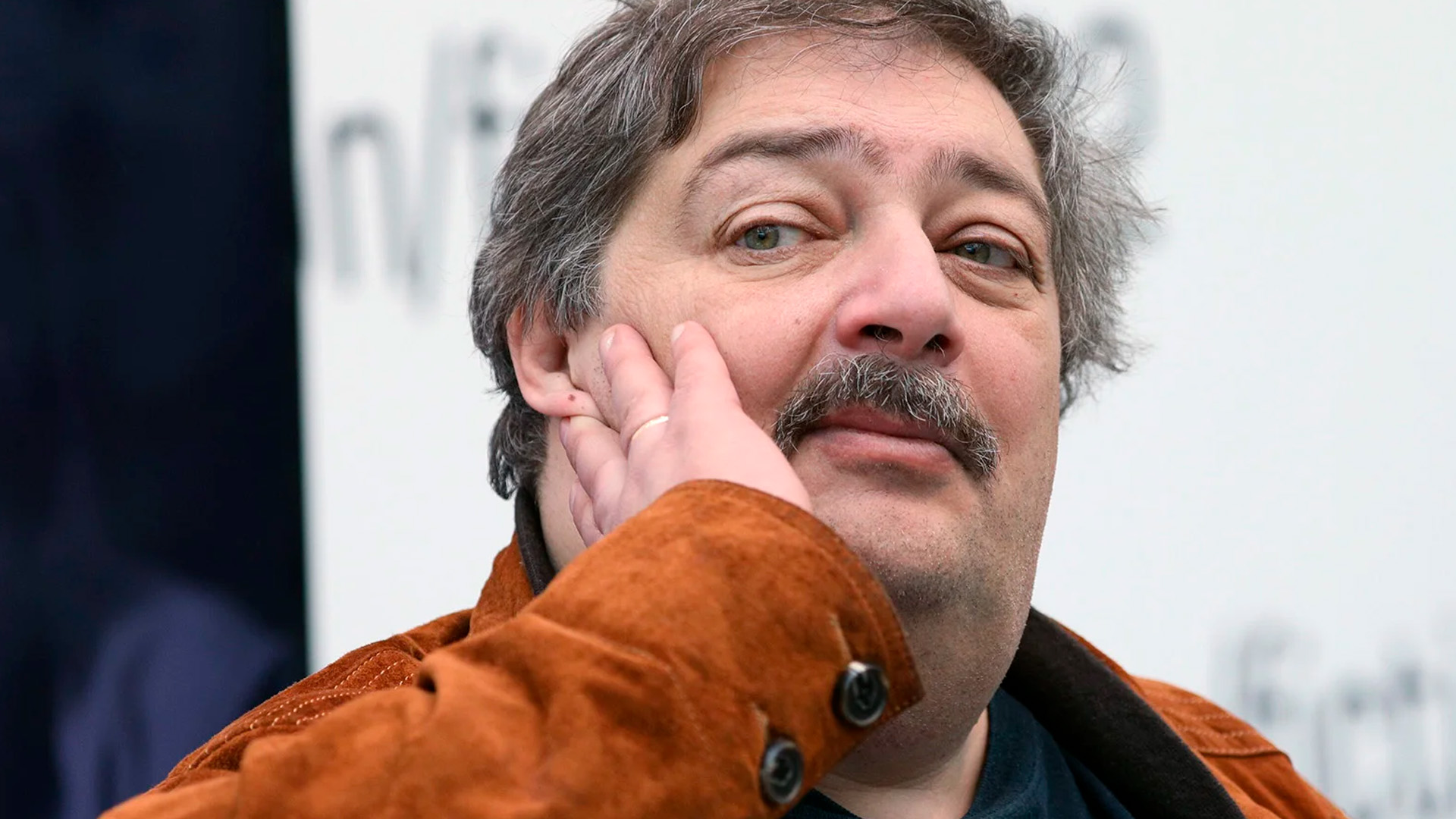 7 лет колонии заочно получил писатель-иноагент Быков